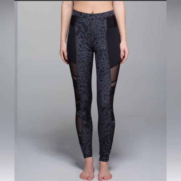Lululemon Just Breathe‎ Pant Animal Swirl Deep Coal Light / Black leggings - Picture 4 of 13